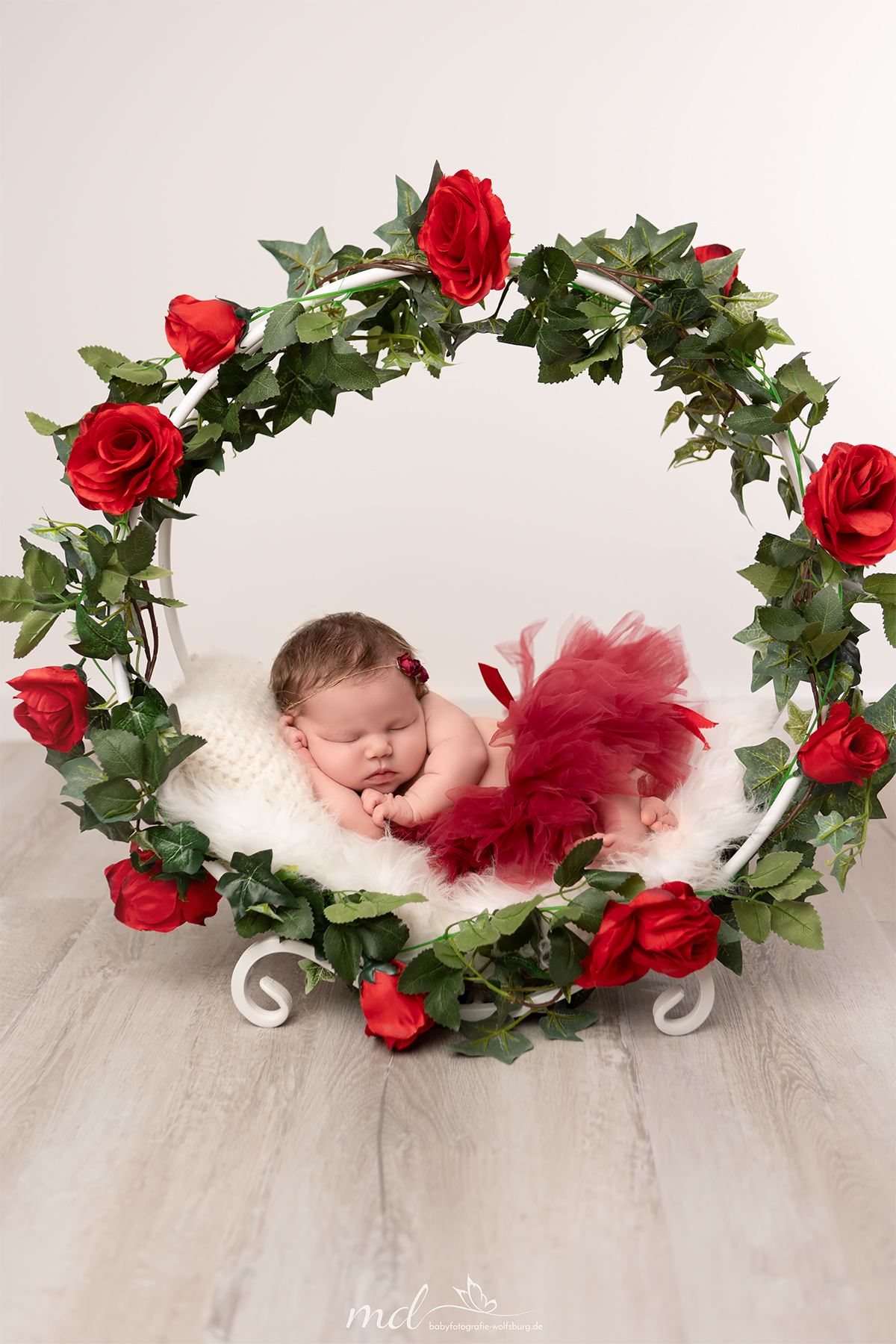 Baby im Tütü mit Blumen